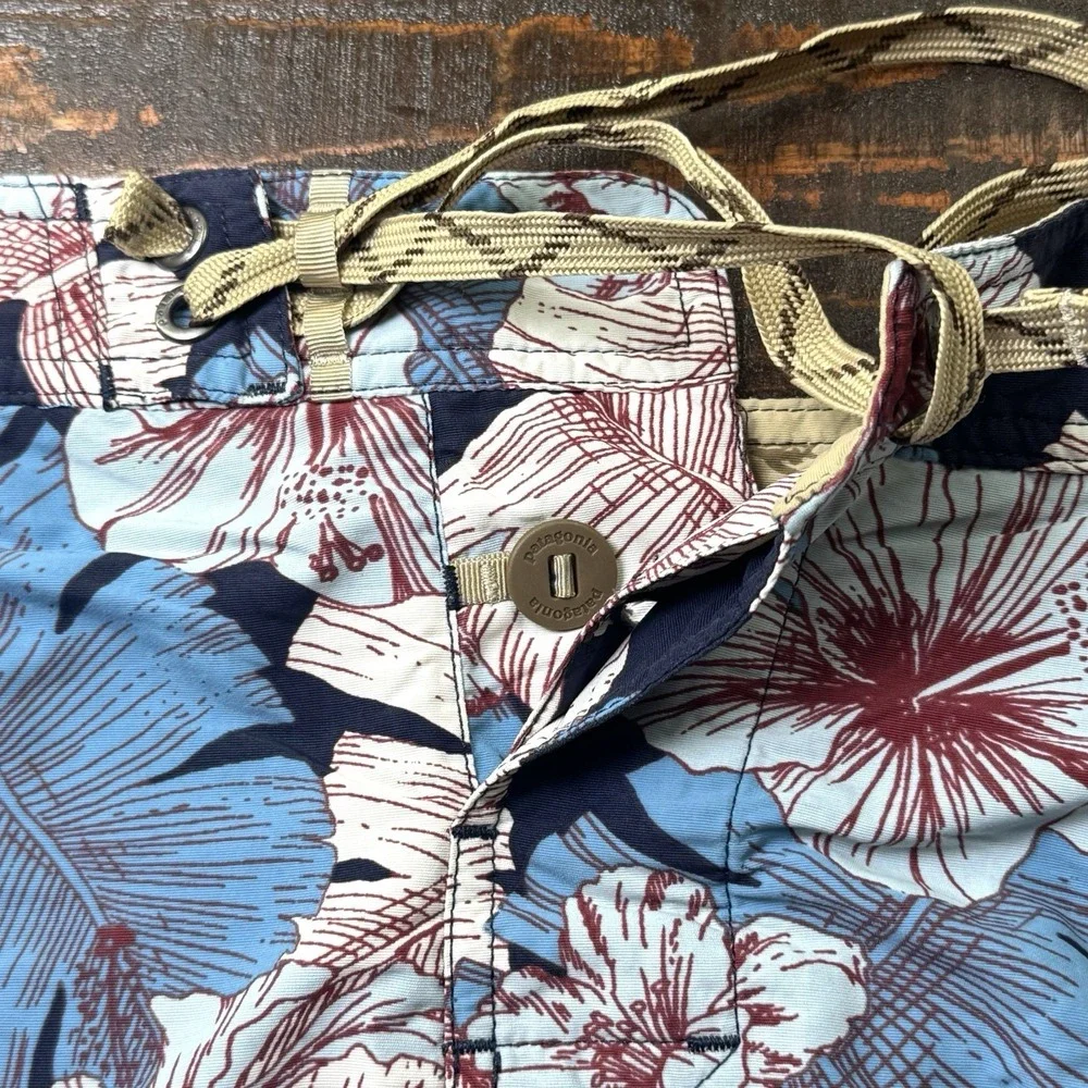 Patagonia Wavefarer‎ Board Shorts  Men's 34 Floral Hawaiian Fronds Nylon